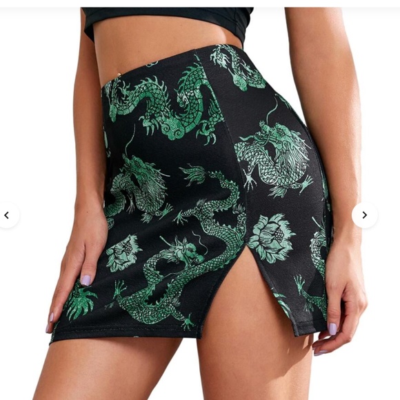 SHEIN Dragon Print Skirt - Picture 1 of 1